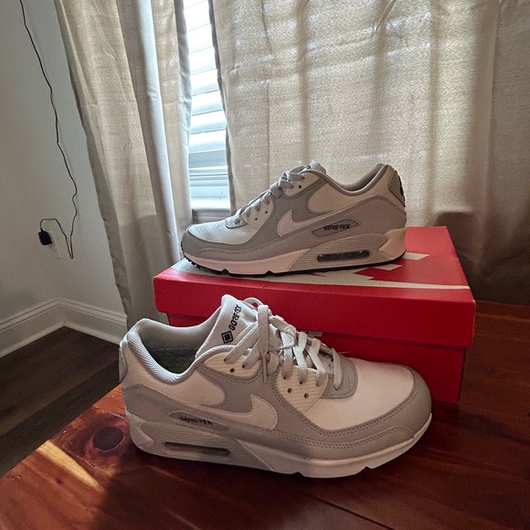 Nikes - Picture 7 of 10